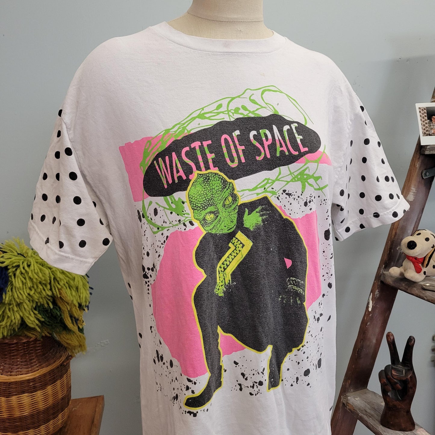 vtg 90s WASTE OF SPACE tshirt // vintage funky green alien teenage bored teenager graphic tee large all over print retro grunge polka dots