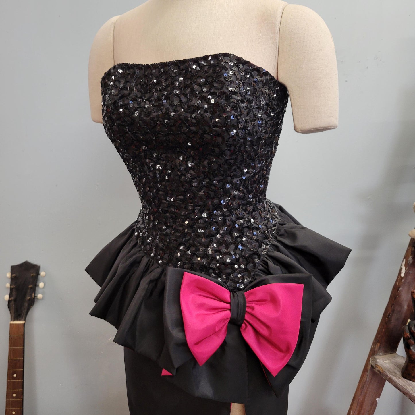 vtg 80s SEQUIN PEPLUM DRESS // vintage mike benet formals pink bow tie hourglass strapless sweetheart sexy holiday prom party cocktail dress