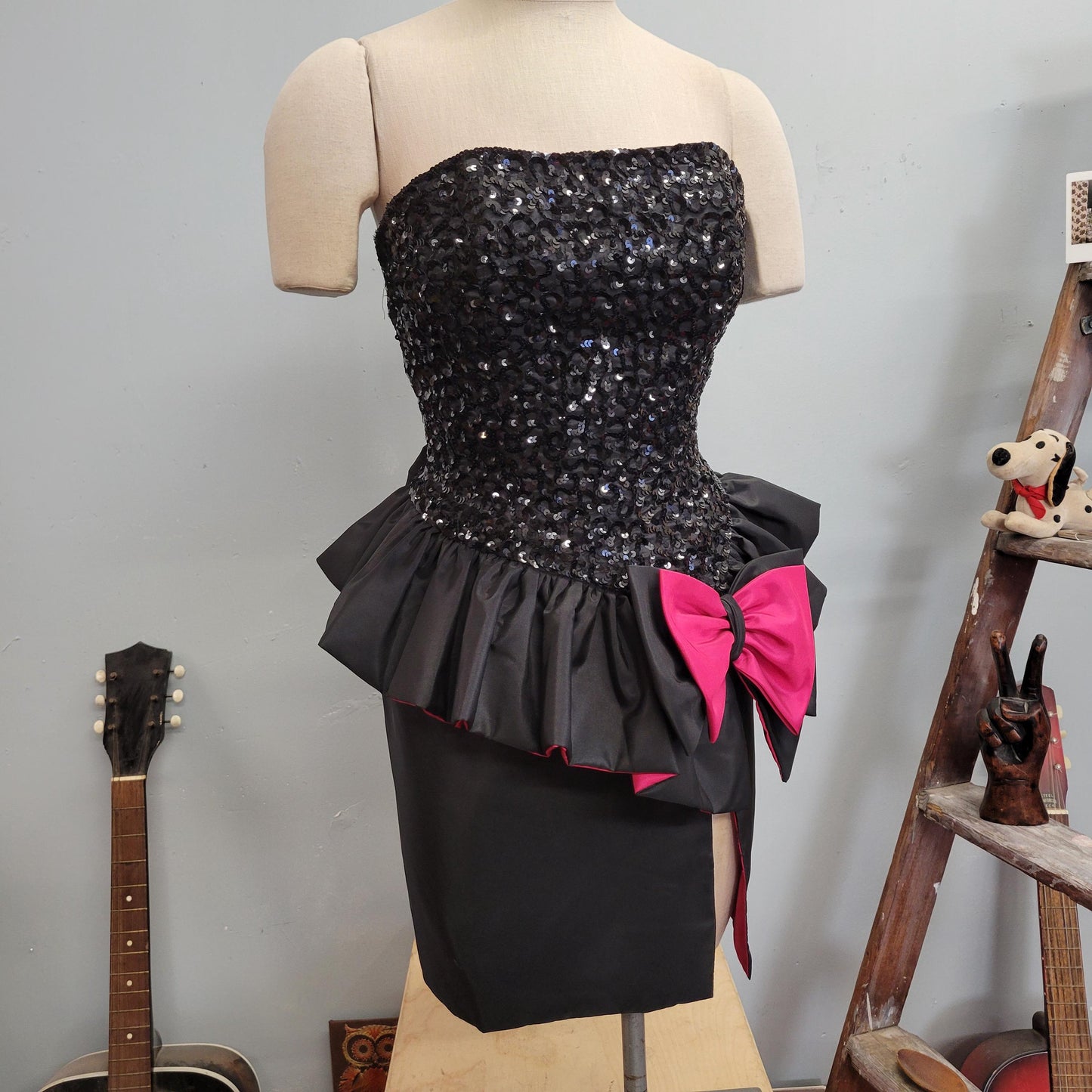 vtg 80s SEQUIN PEPLUM DRESS // vintage mike benet formals pink bow tie hourglass strapless sweetheart sexy holiday prom party cocktail dress