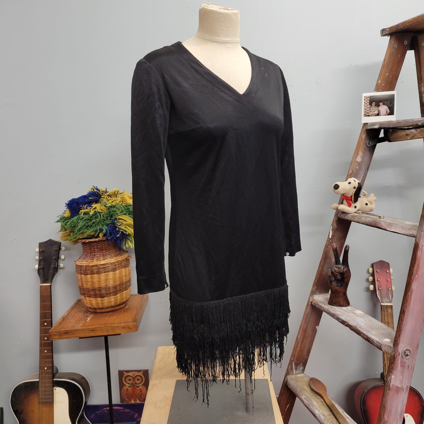 vtg 70s BLACK FRINGE DRESS // vintage flapper style long sleeve womens medium little black dress cocktail xmas party vneck retro mini dress