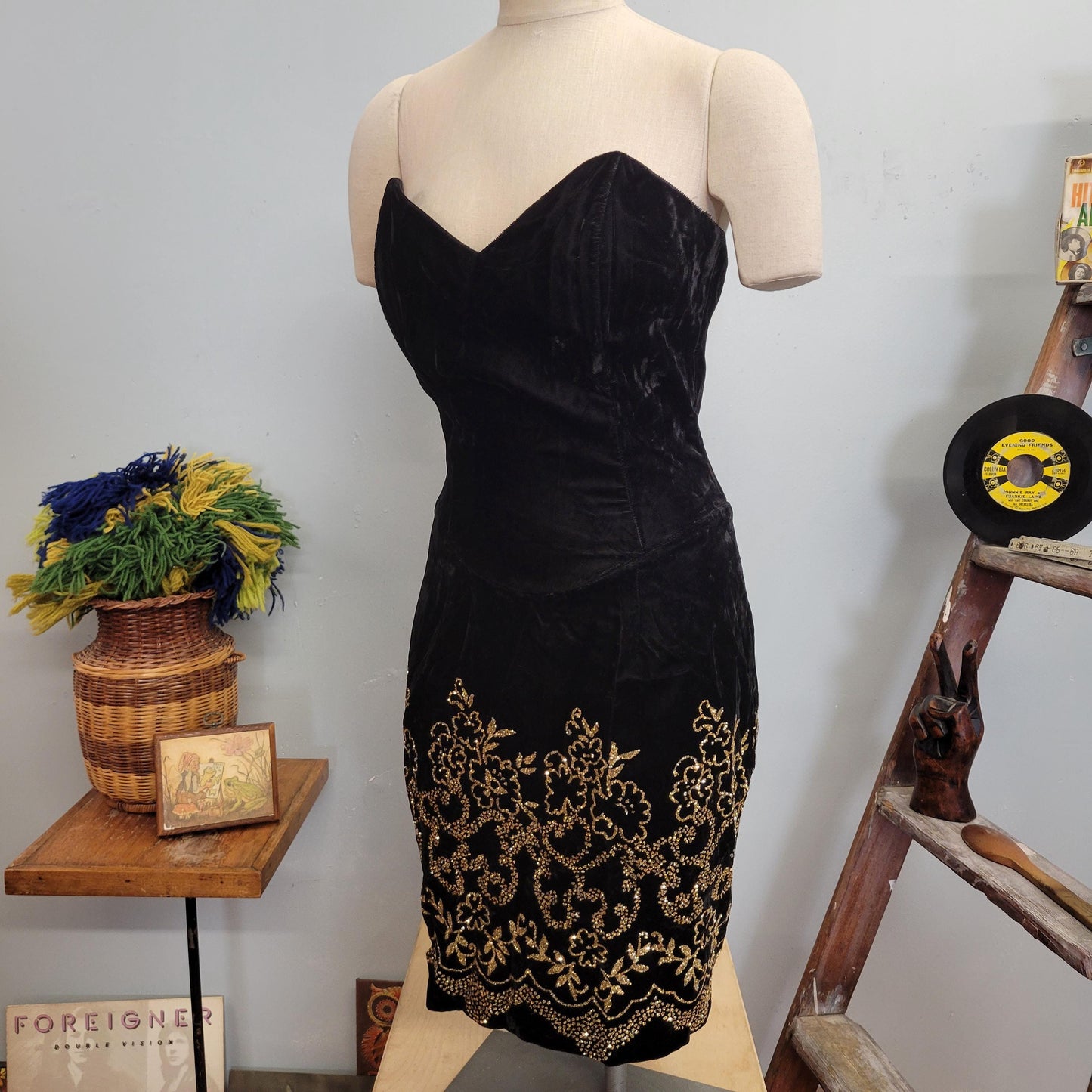 vtg 80s GUNNE SAX DRESS // vintage strapless jessica mclintock gunne sax medium black velvet gold floral beading vamp style sweetheart sexy