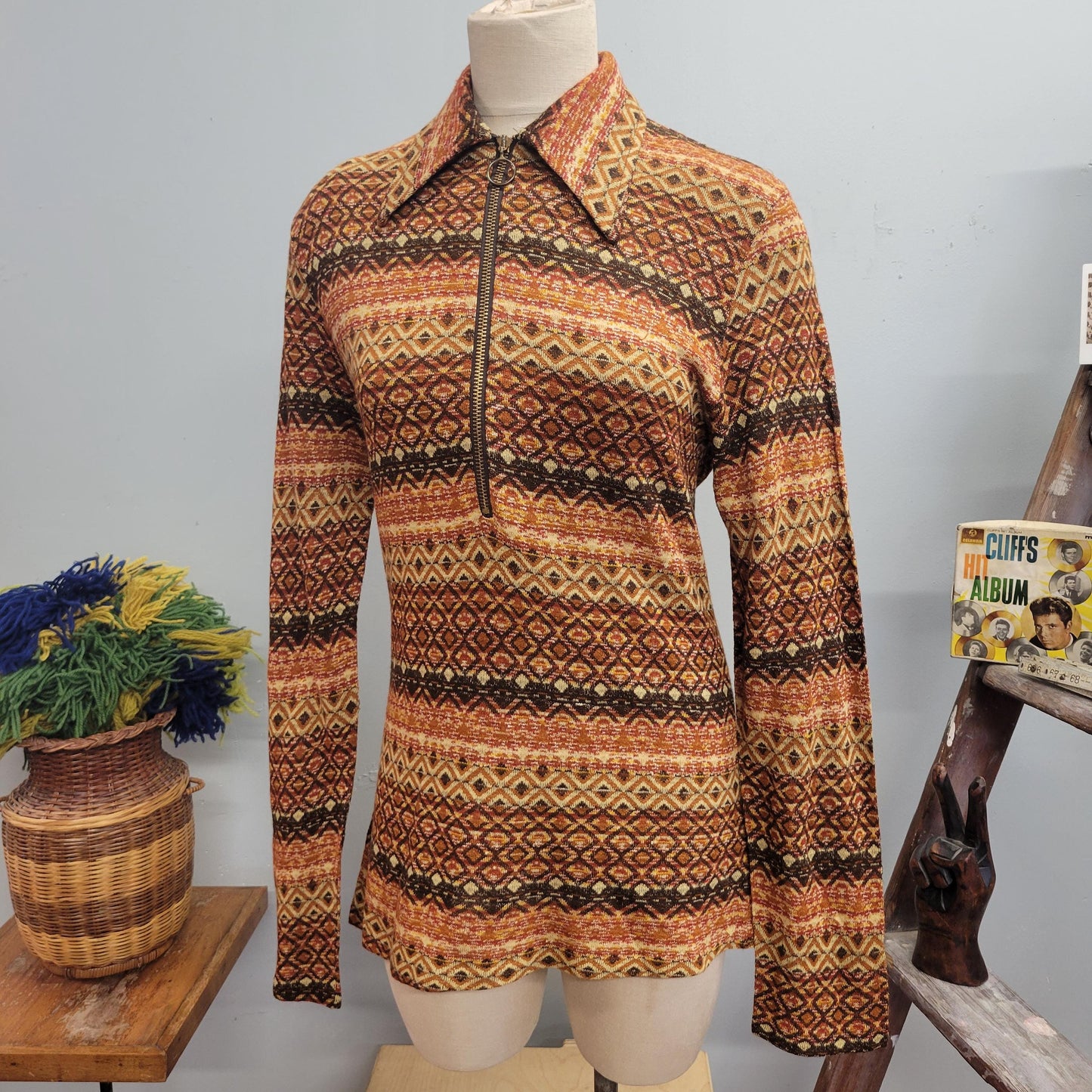 vtg 70s PSYCHEDELIC RETRO SWEATER Top // vintage jantzen medium womens pointy collar zip up neutral earth tones autumn vibes sweater mini