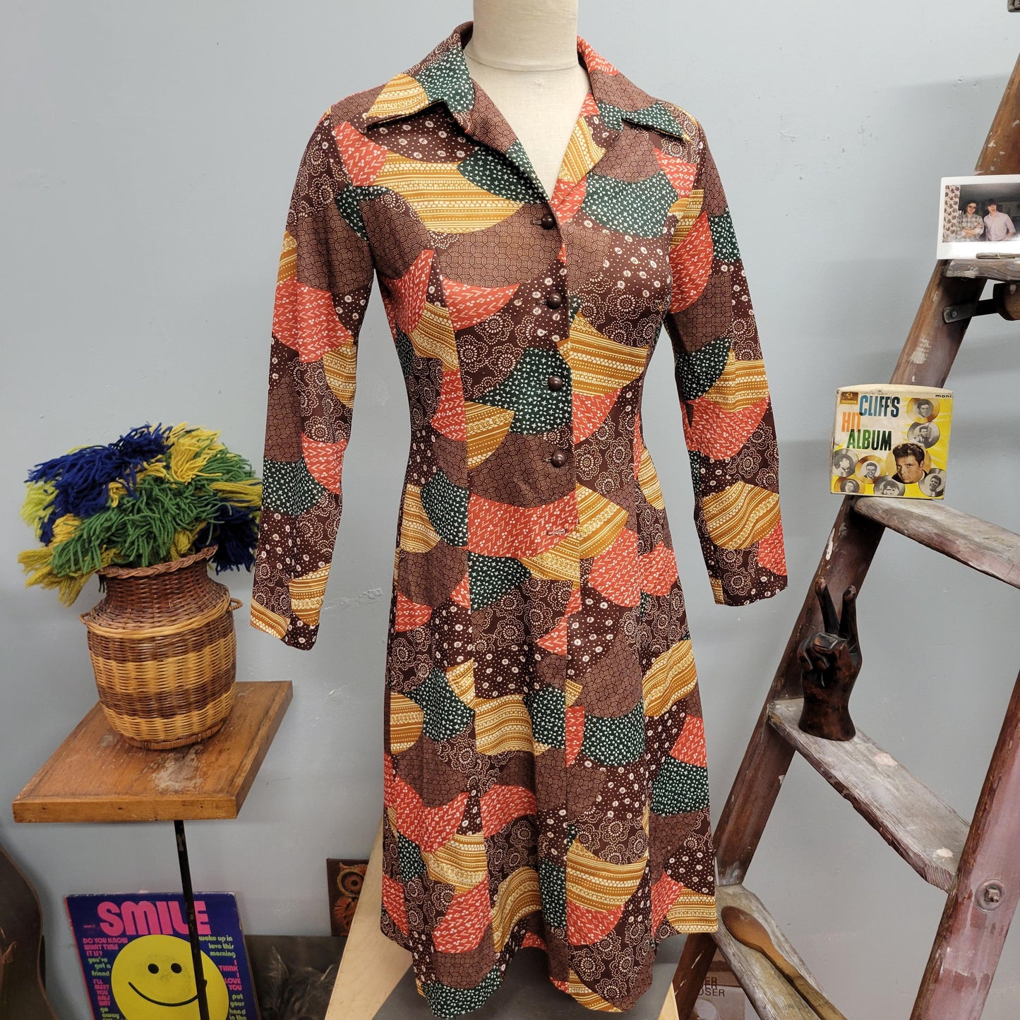 vtg 70s PATCHWORK DRESS // vintage autumn fall fashion sears womens medium floral bandana abstract patterned collared mod hippie brady bunch