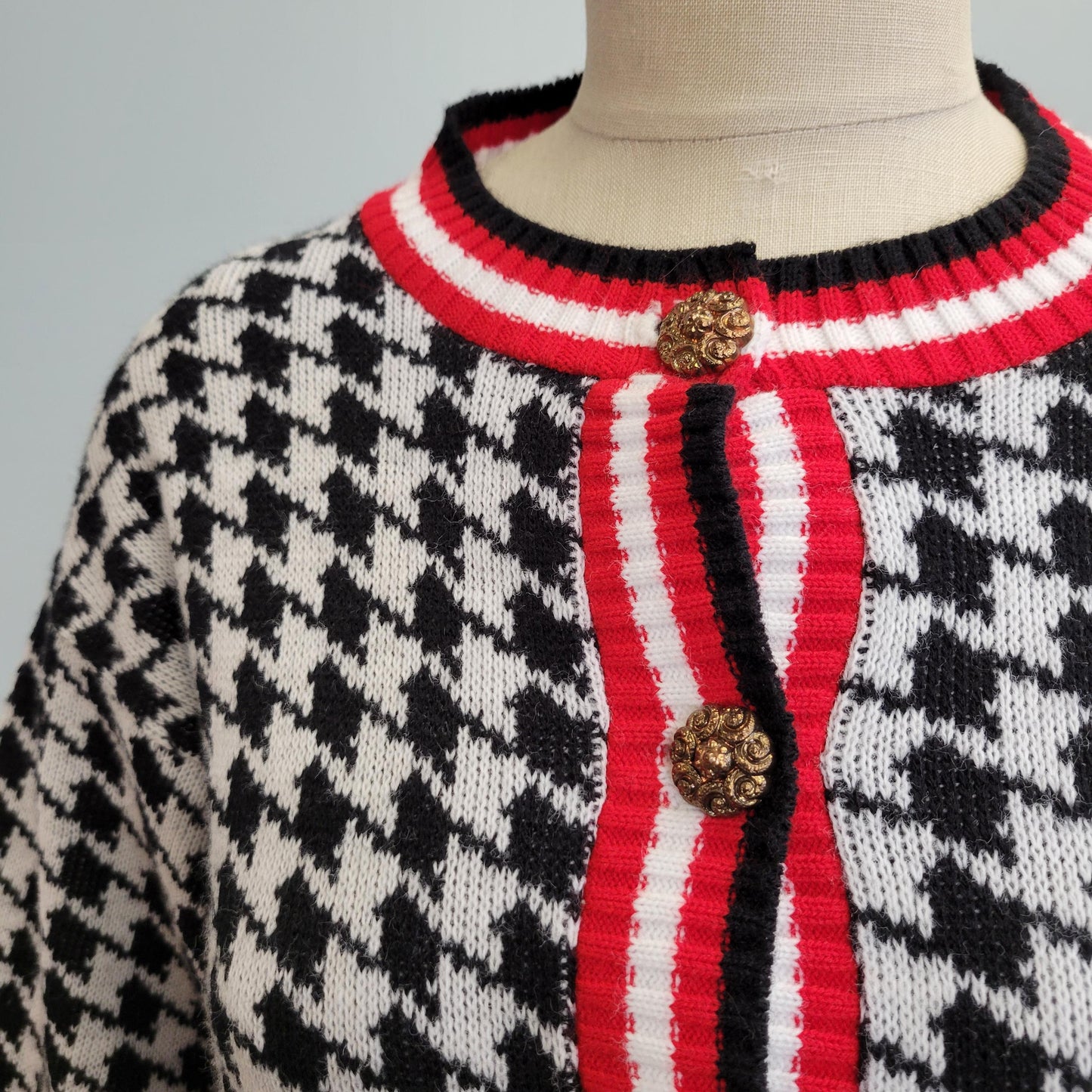 vtg 80s KNIT HOUNDSTOOTH SWEATER // vintage knitwaves small cardigan fran fine gold chain dior style checkered mod two tone cropped sweater