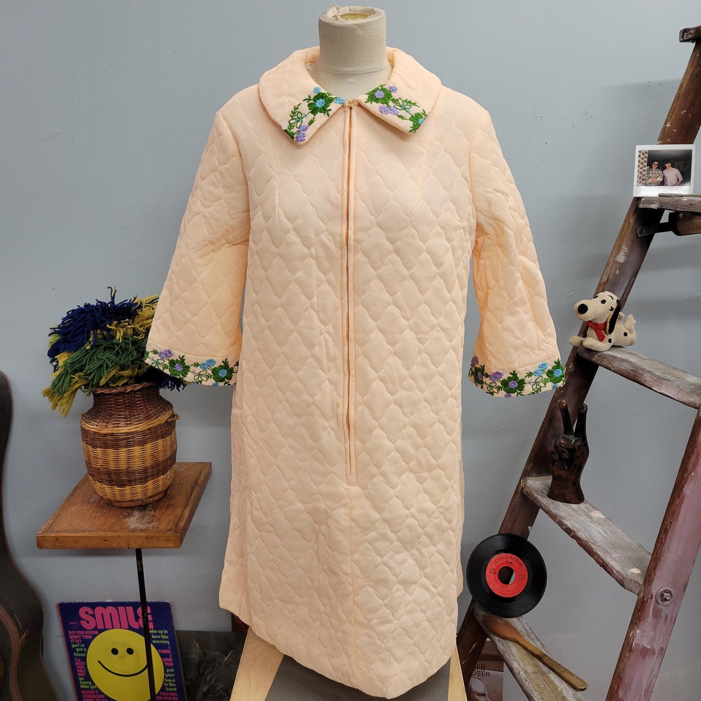 vtg 60s PINK EMBROIDERED ROBE // vintage J.C. Penney 18 women’s pastel embroidered quilted loungewear bed jacket house coat fancy pajamas