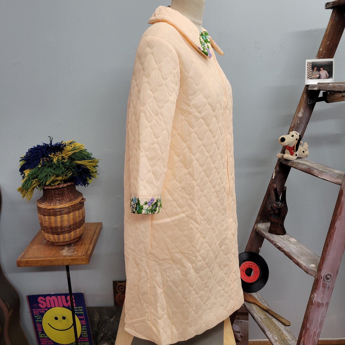 vtg 60s PINK EMBROIDERED ROBE // vintage J.C. Penney 18 women’s pastel embroidered quilted loungewear bed jacket house coat fancy pajamas