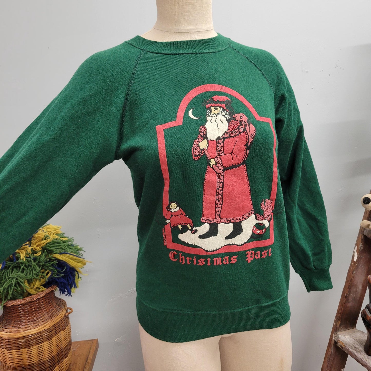 vtg 90s CHRISTMAS PAST SWEATSHIRT // vintage hanes small unisex holiday Santa Claus festive xmas sweater party folk art classic Santa shirt