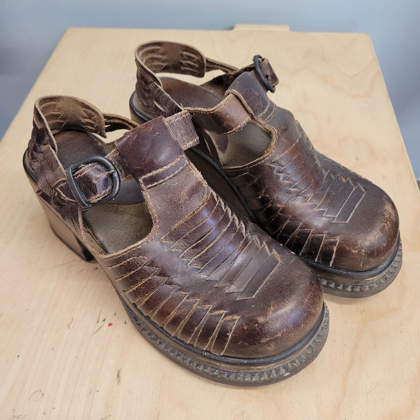 vtg 90s STRAPPY LEATHER HEELS // vintage mia shoes size 7 womens chunky t strap mary janes wooden heel distressed brown leather hippie y2k