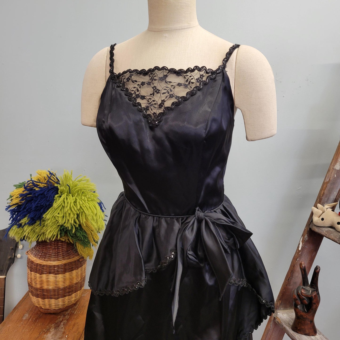 vtg 80s LACE PEPLUM GOWN // vintage small womens black lace sequin trimmed prom holiday cocktail party dress size 13-14 ball gown new years
