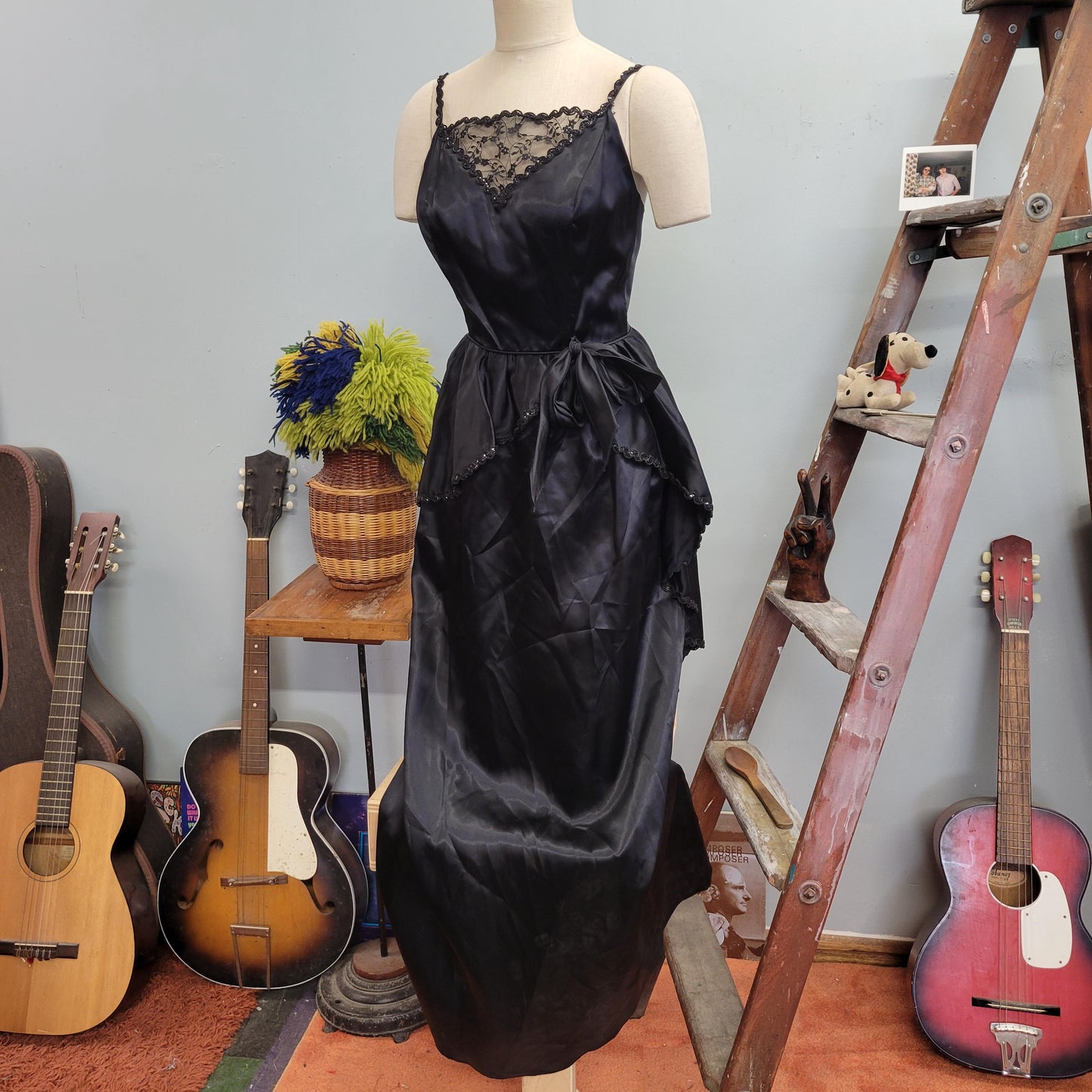 vtg 80s LACE PEPLUM GOWN // vintage small womens black lace sequin trimmed prom holiday cocktail party dress size 13-14 ball gown new years