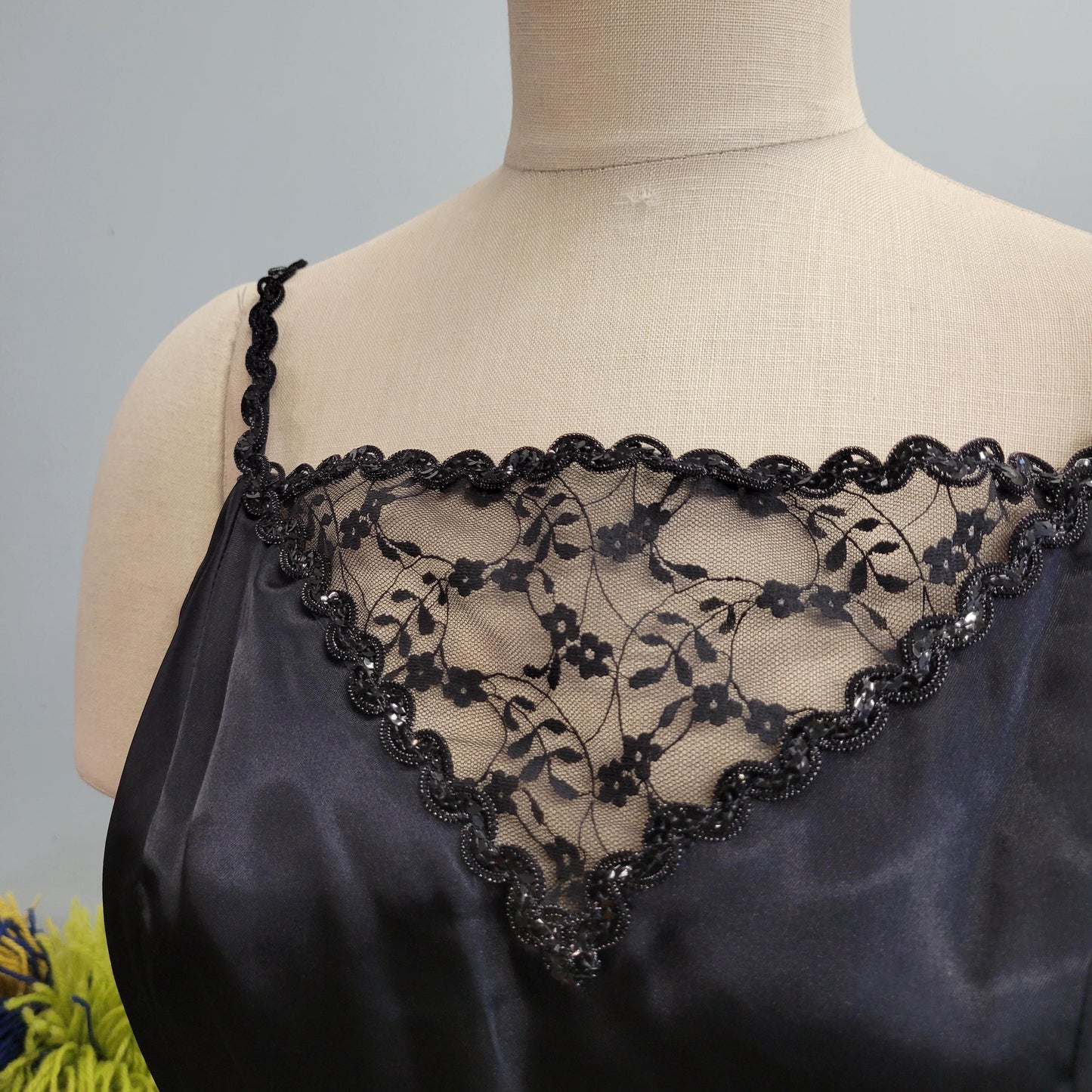vtg 80s LACE PEPLUM GOWN // vintage small womens black lace sequin trimmed prom holiday cocktail party dress size 13-14 ball gown new years