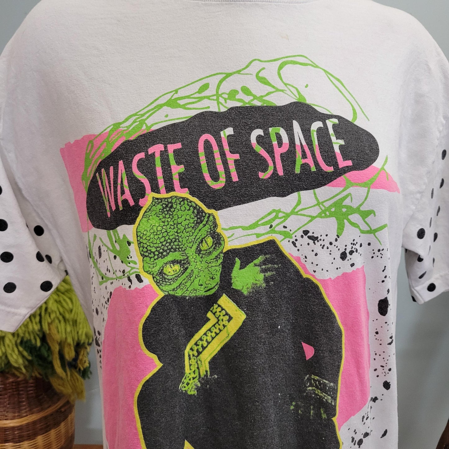 vtg 90s WASTE OF SPACE tshirt // vintage funky green alien teenage bored teenager graphic tee large all over print retro grunge polka dots