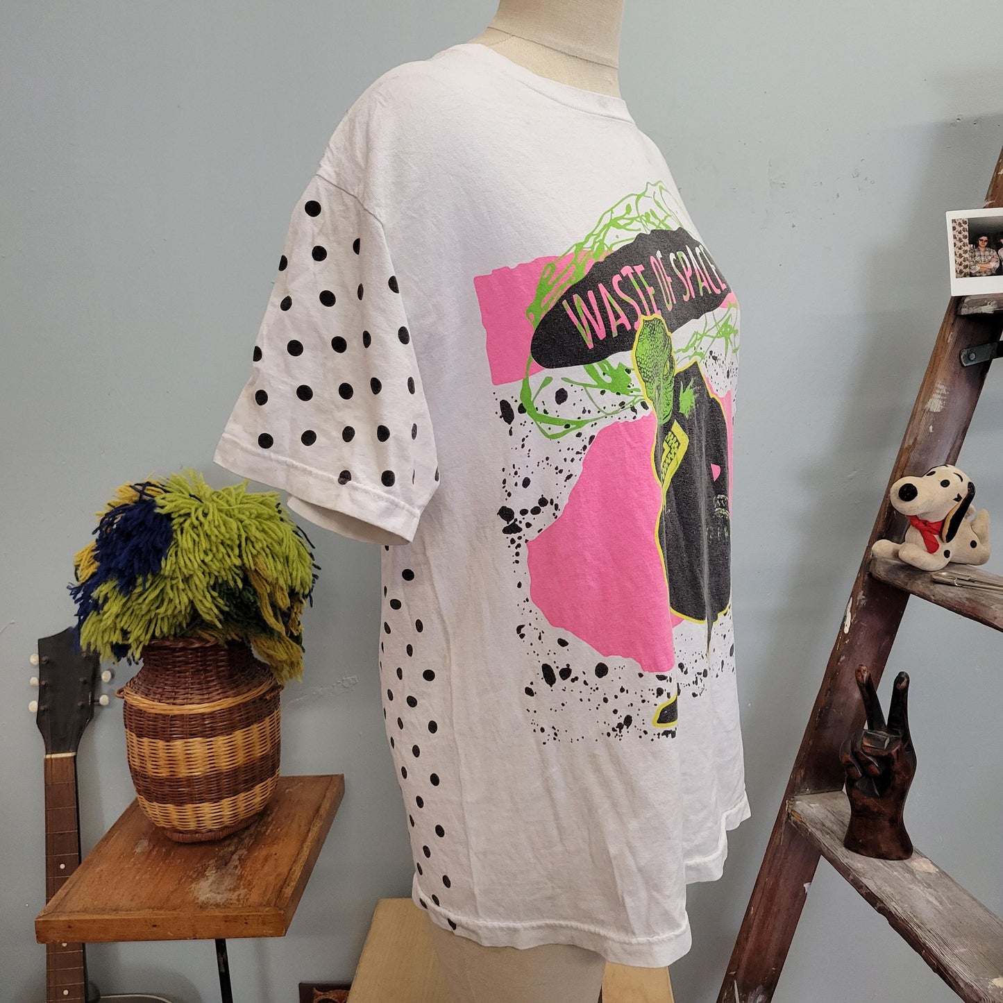 vtg 90s WASTE OF SPACE tshirt // vintage funky green alien teenage bored teenager graphic tee large all over print retro grunge polka dots