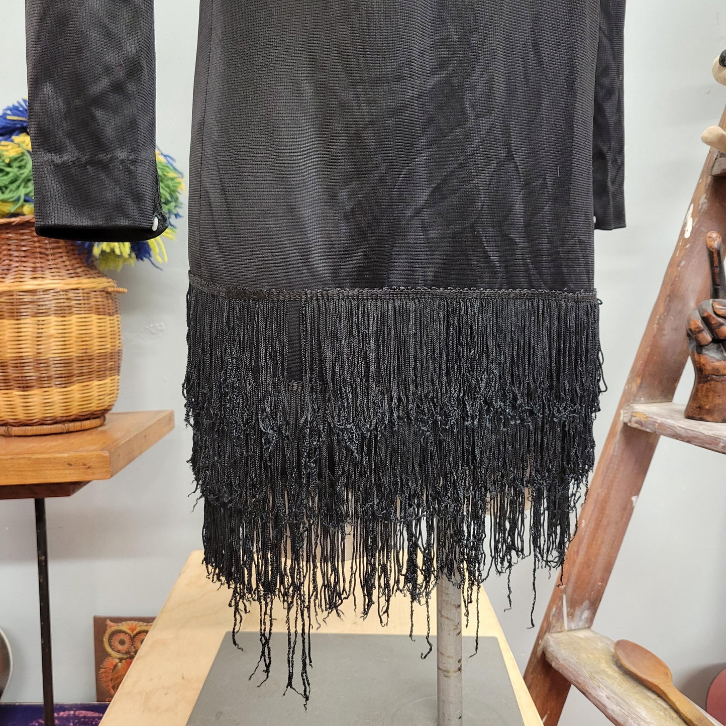 vtg 70s BLACK FRINGE DRESS // vintage flapper style long sleeve womens medium little black dress cocktail xmas party vneck retro mini dress