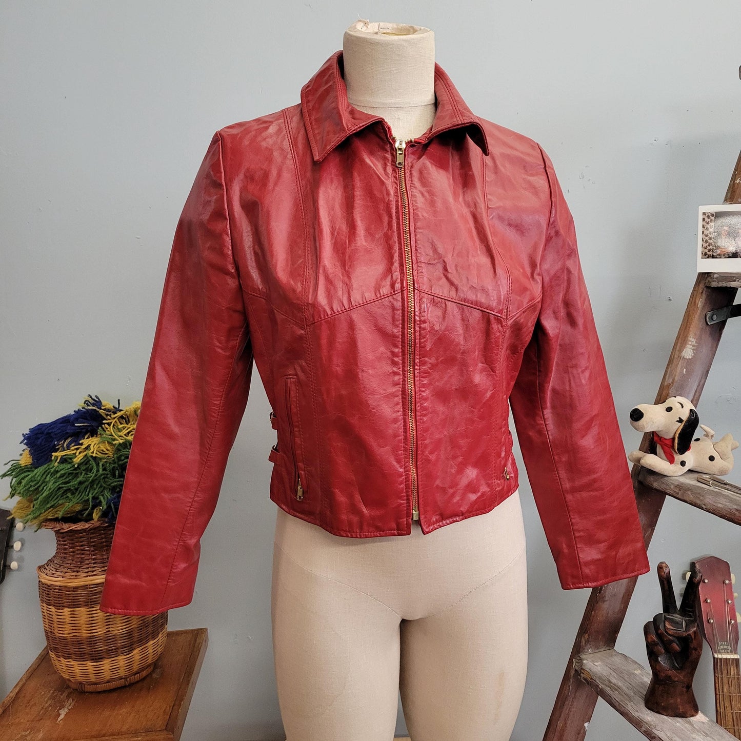 vtg 80s RED LEATHER JACKET // vintage opera size 11/12 womens medium cropped collared stylish retro zu]ip up moto biker rocker autumn winter