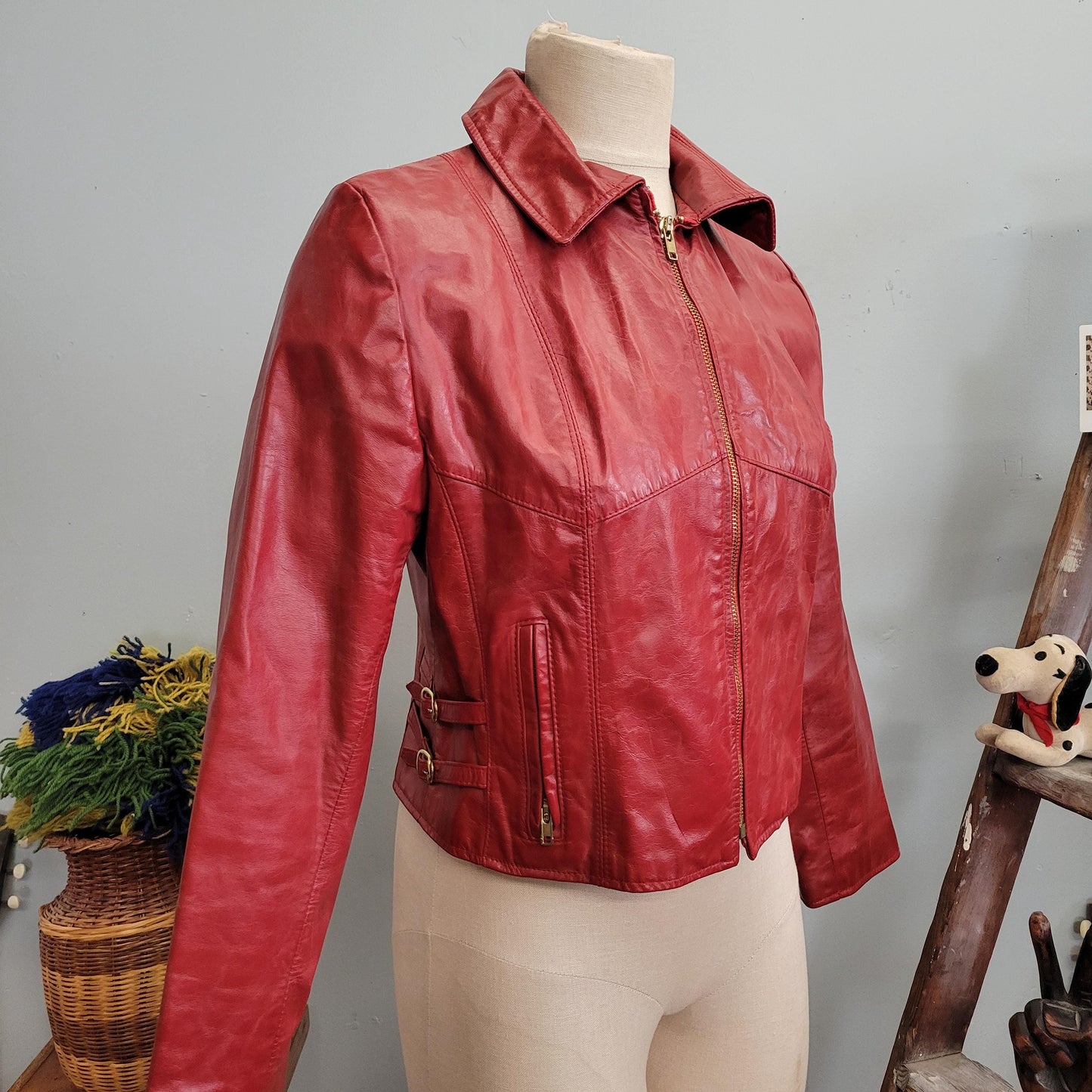 vtg 80s RED LEATHER JACKET // vintage opera size 11/12 womens medium cropped collared stylish retro zu]ip up moto biker rocker autumn winter