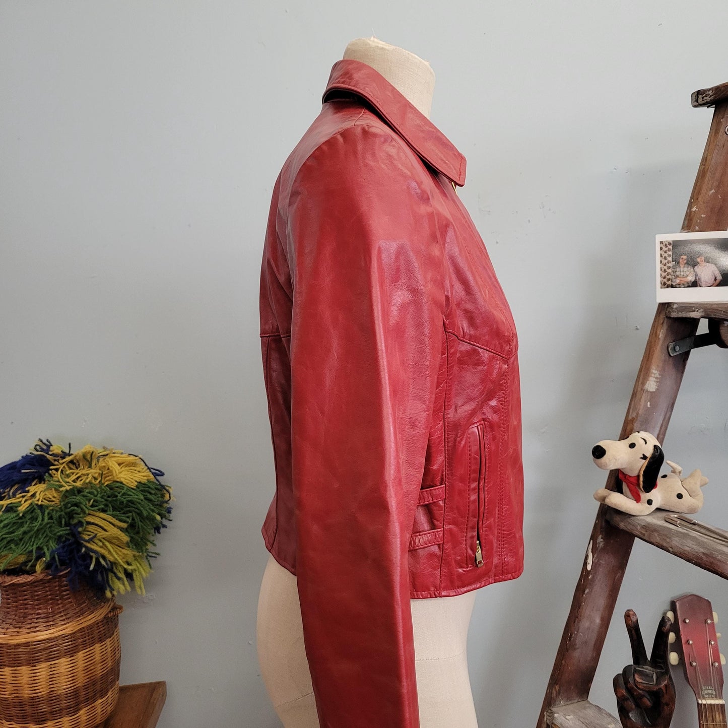 vtg 80s RED LEATHER JACKET // vintage opera size 11/12 womens medium cropped collared stylish retro zu]ip up moto biker rocker autumn winter