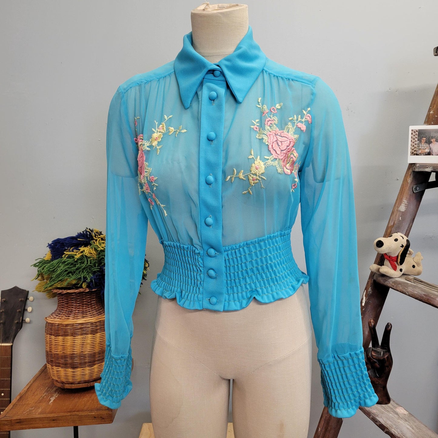 vtg 70s MESH EMBROIDERED TOP // vintage sheer bright blue floral stitch cute pointy collar retro mod hippie kitschy cropped pastel blouse