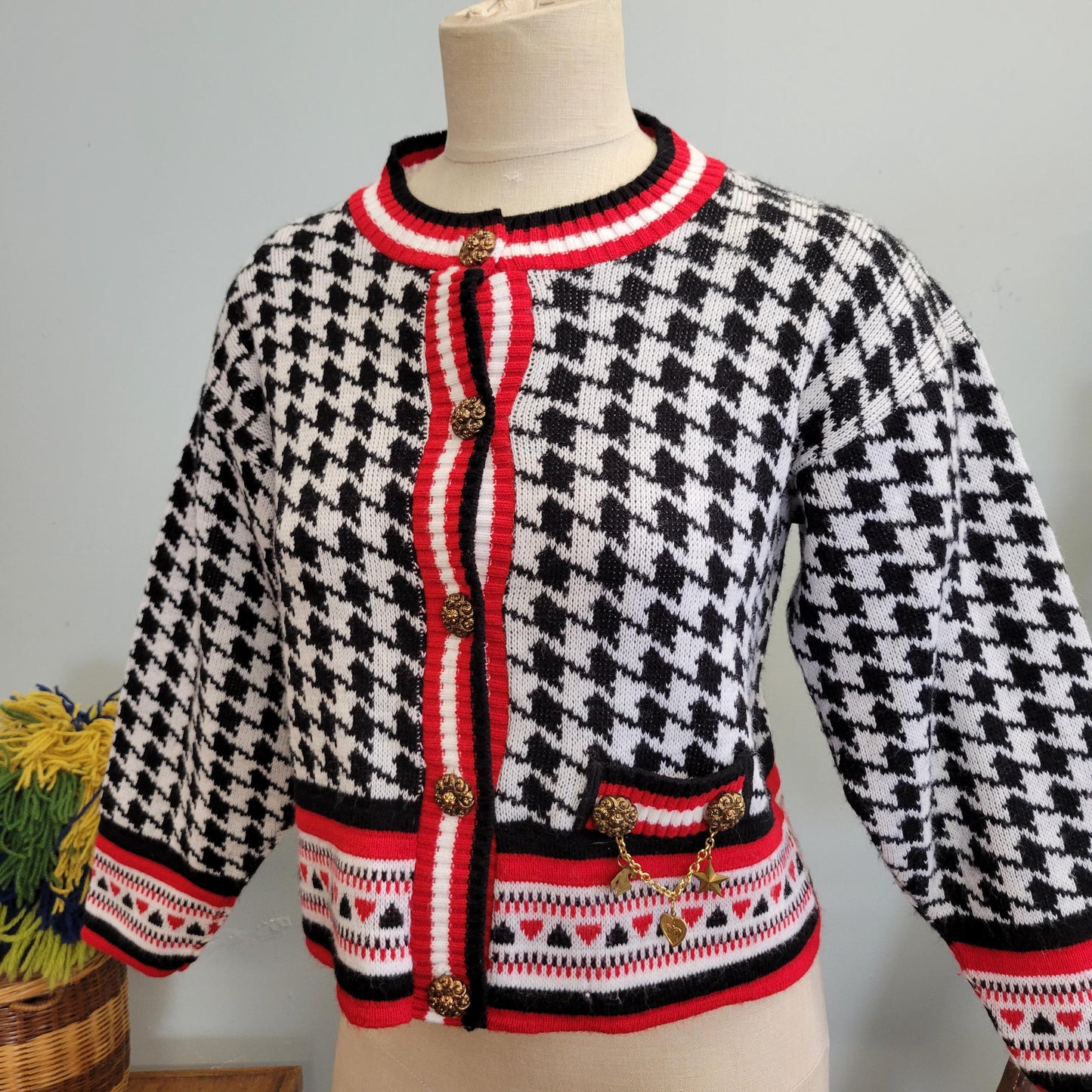 vtg 80s KNIT HOUNDSTOOTH SWEATER // vintage knitwaves small cardigan fran fine gold chain dior style checkered mod two tone cropped sweater
