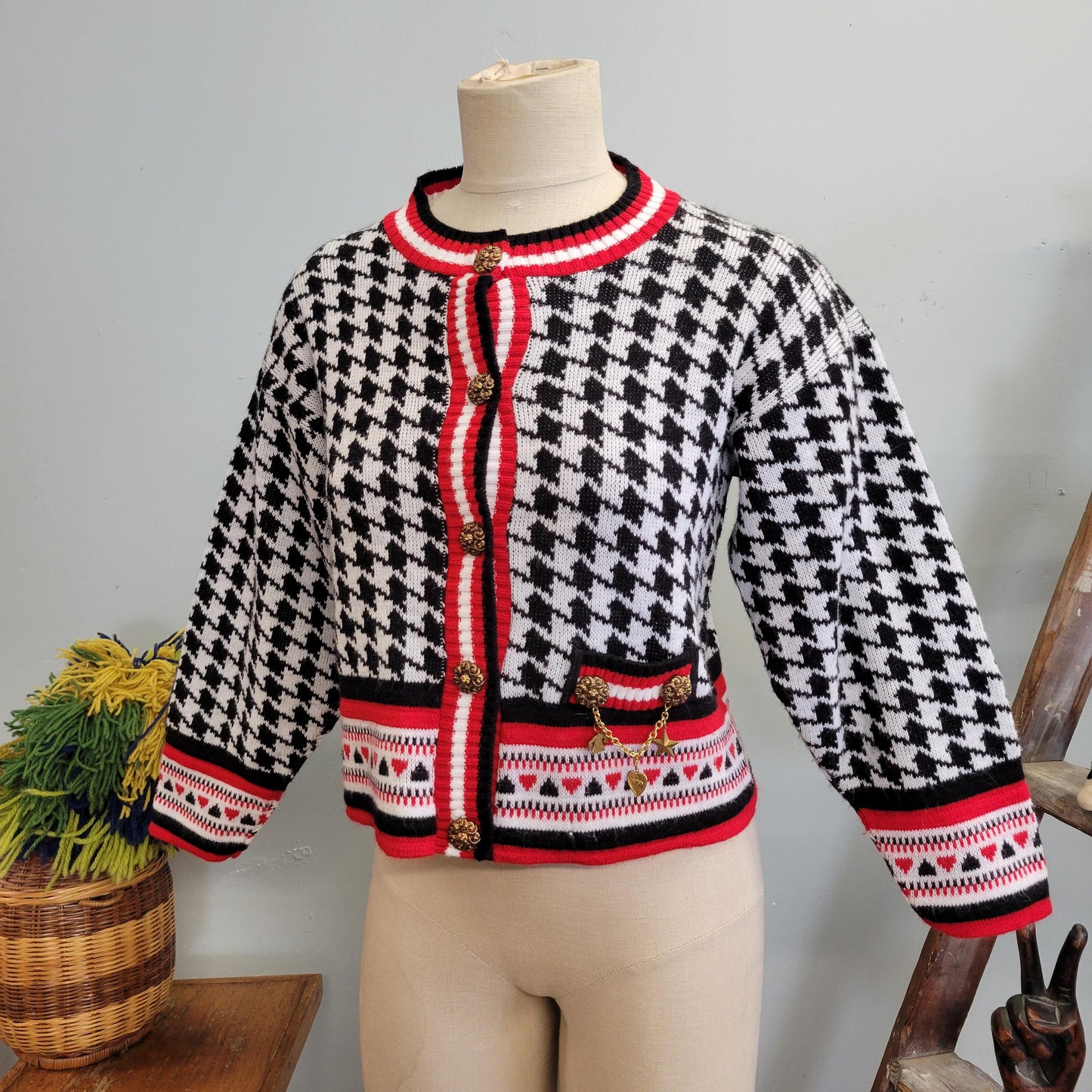 vtg 80s KNIT HOUNDSTOOTH SWEATER // vintage knitwaves small cardigan fran fine gold chain dior style checkered mod two tone cropped sweater
