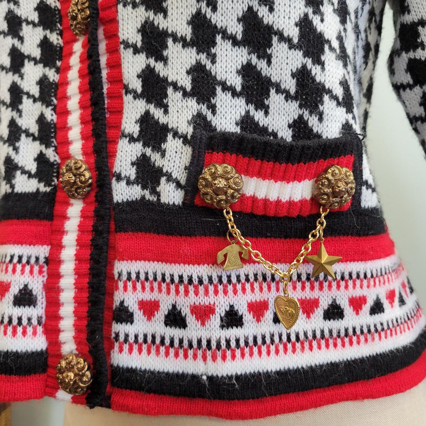 vtg 80s KNIT HOUNDSTOOTH SWEATER // vintage knitwaves small cardigan fran fine gold chain dior style checkered mod two tone cropped sweater